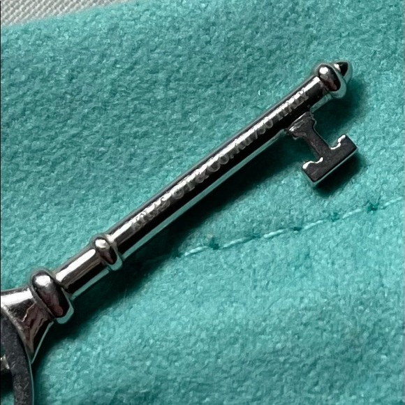 Tiffany&Co Atlas Pendant 18k White Gold with Pavé Diamonds - Picture 4 of 5